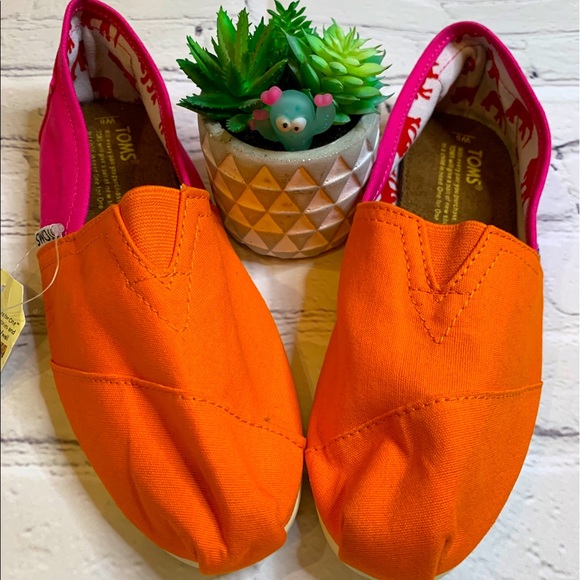 Toms Shoes - *SOLD* TOMS slip on shoes NWT